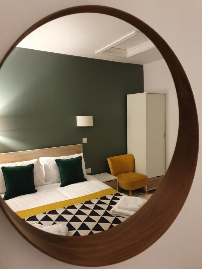 The Taylor Suite - Stunning 2-Ensuite Beds, Cathedral View Roof Garden Truro Dış mekan fotoğraf