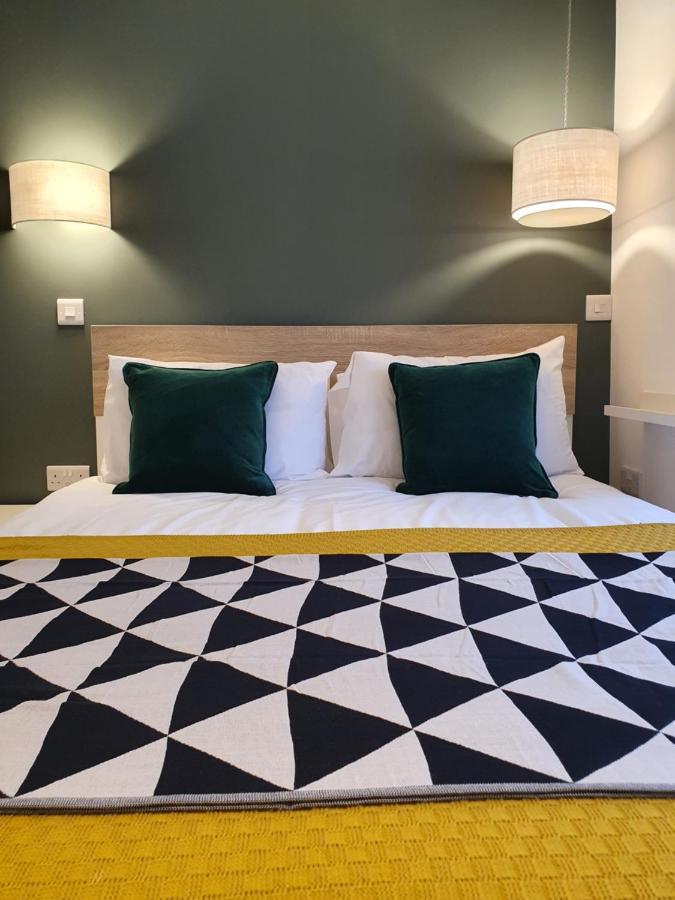 The Taylor Suite - Stunning 2-Ensuite Beds, Cathedral View Roof Garden Truro Dış mekan fotoğraf