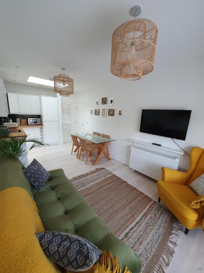 The Taylor Suite - Stunning 2-Ensuite Beds, Cathedral View Roof Garden Truro Dış mekan fotoğraf